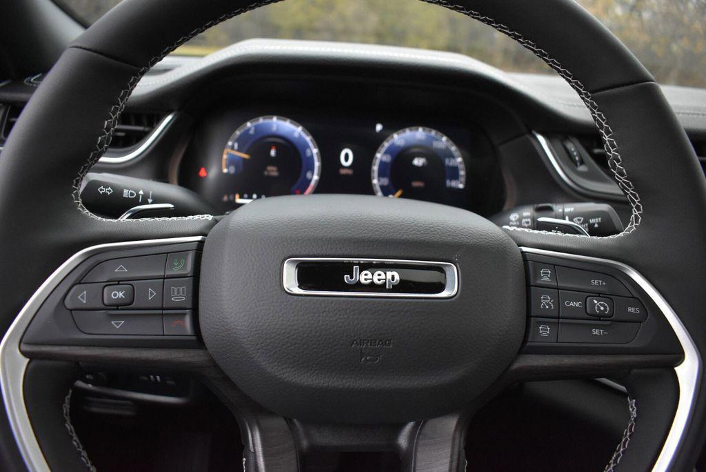 new 2025 Jeep Grand Cherokee car, priced at $46,999