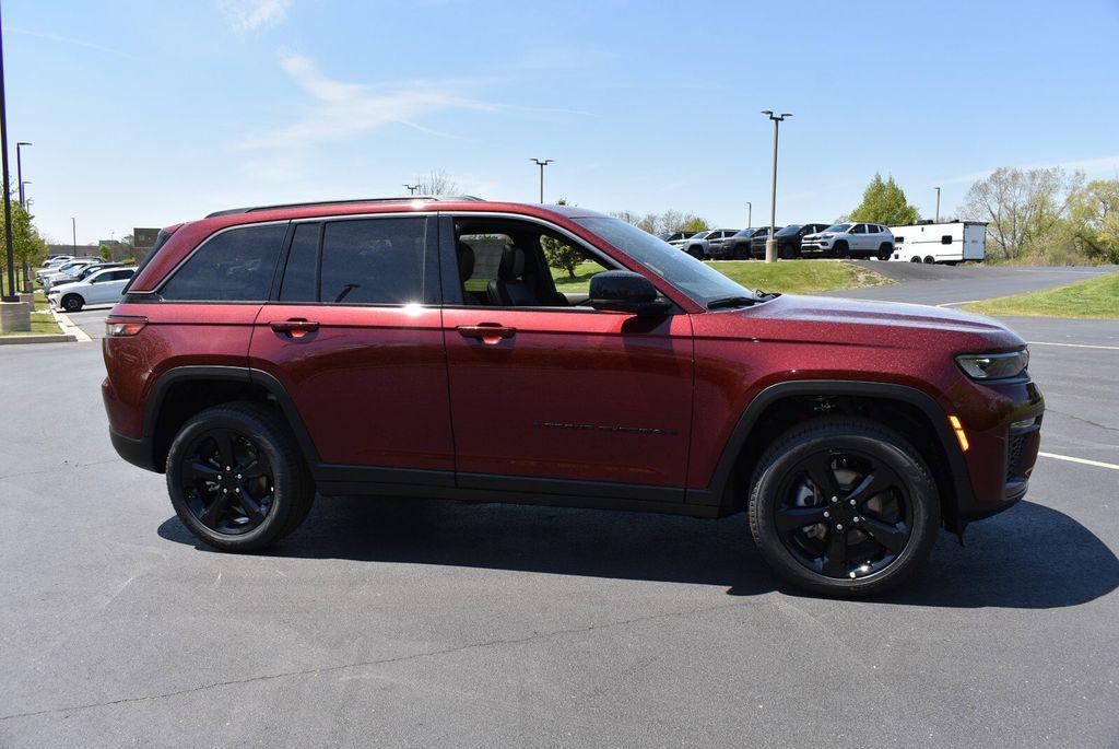 new 2026 Jeep Grand Cherokee car, priced at $42,292