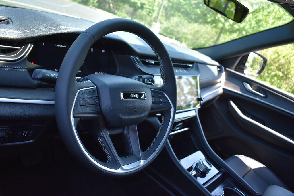 new 2026 Jeep Grand Cherokee car, priced at $41,582
