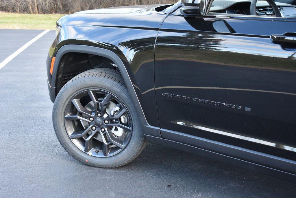 new 2025 Jeep Grand Cherokee car, priced at $47,599