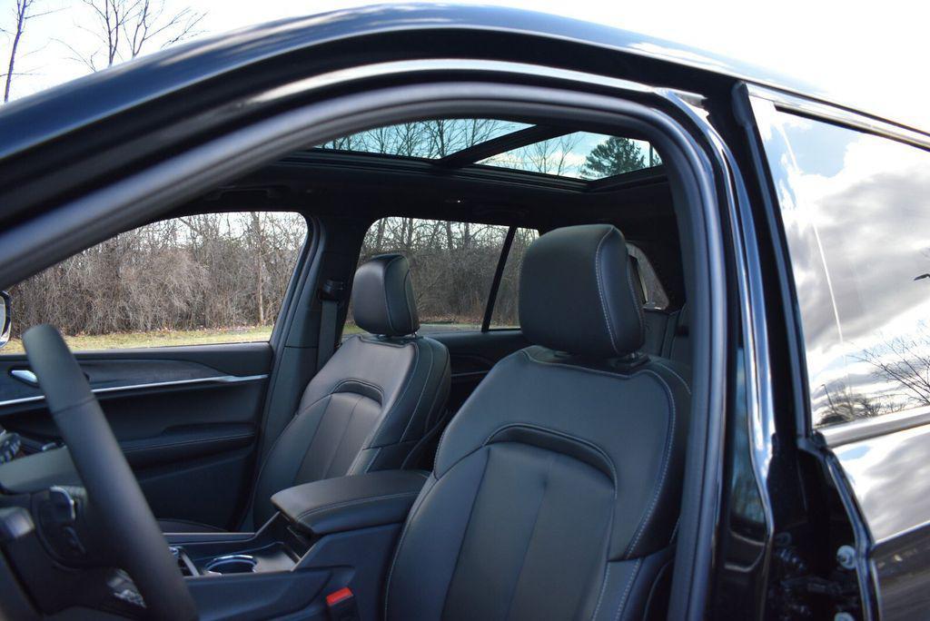 new 2025 Jeep Grand Cherokee car, priced at $47,599