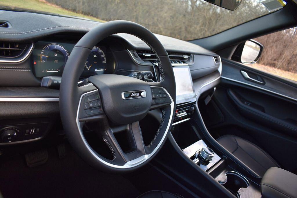 new 2025 Jeep Grand Cherokee car, priced at $47,599