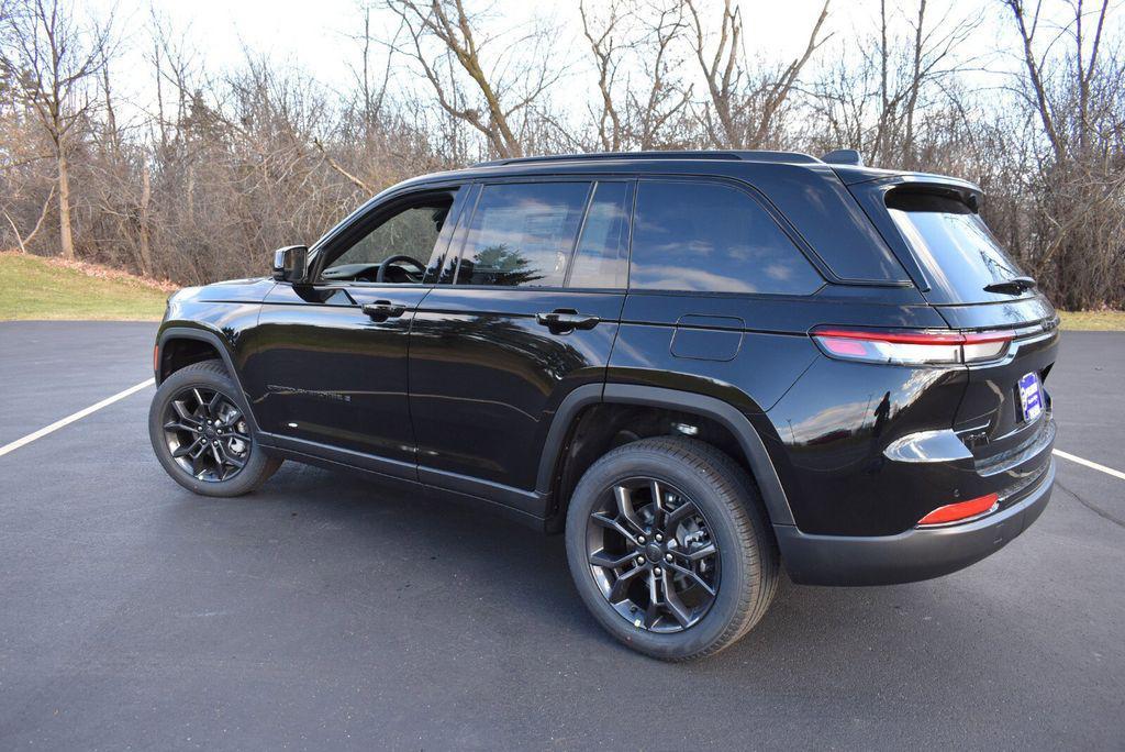 new 2025 Jeep Grand Cherokee car, priced at $47,599