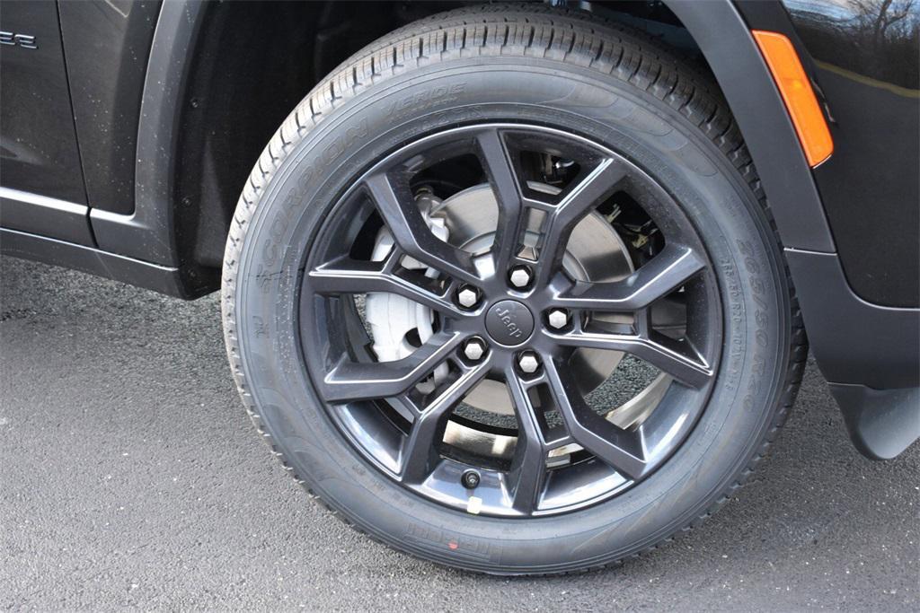 new 2025 Jeep Grand Cherokee car, priced at $47,599