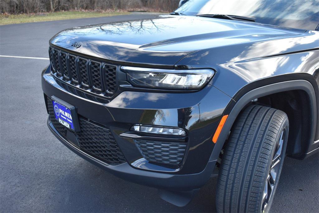 new 2025 Jeep Grand Cherokee car, priced at $47,599