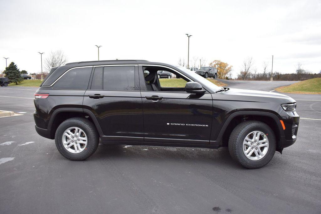 new 2025 Jeep Grand Cherokee car, priced at $36,990