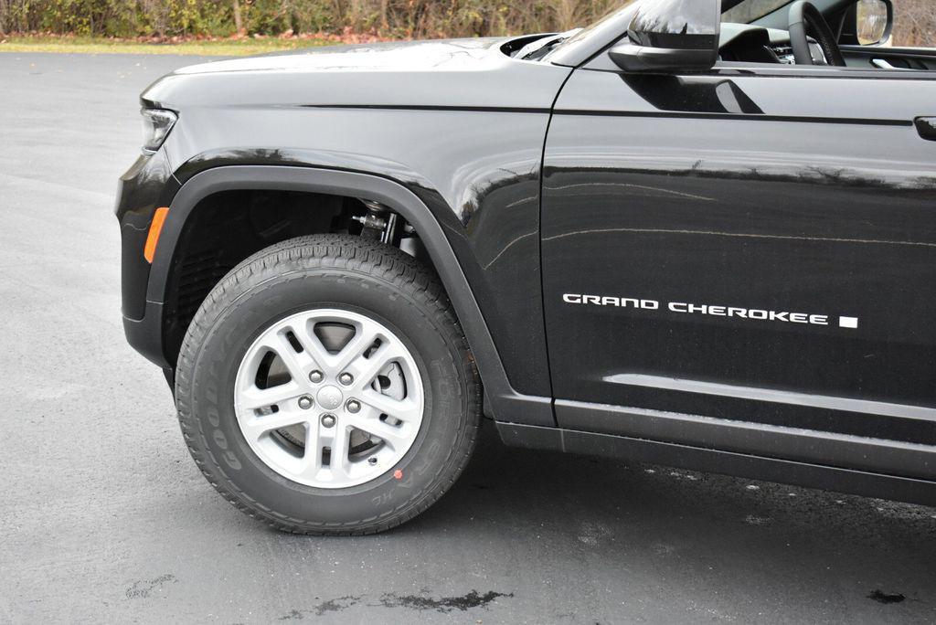 new 2025 Jeep Grand Cherokee car, priced at $36,990