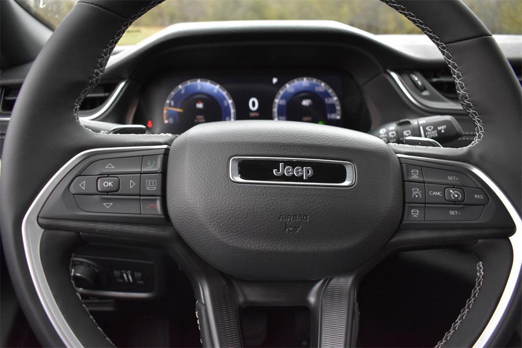 new 2025 Jeep Grand Cherokee car, priced at $37,999