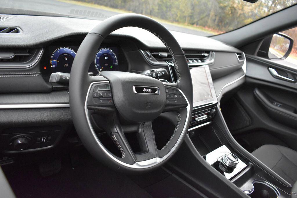 new 2025 Jeep Grand Cherokee car, priced at $36,990