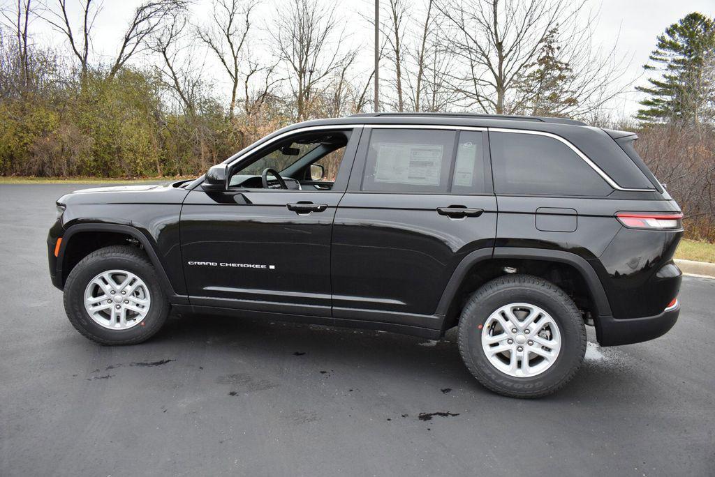 new 2025 Jeep Grand Cherokee car, priced at $36,990