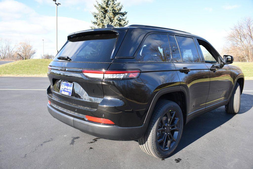 new 2025 Jeep Grand Cherokee car, priced at $46,999
