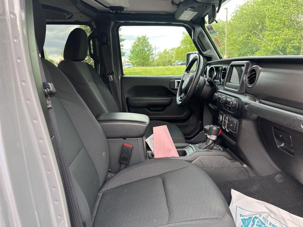 used 2022 Jeep Gladiator car, priced at $36,586