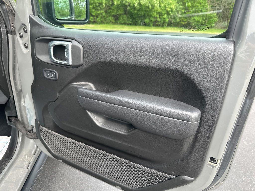used 2022 Jeep Gladiator car, priced at $36,586