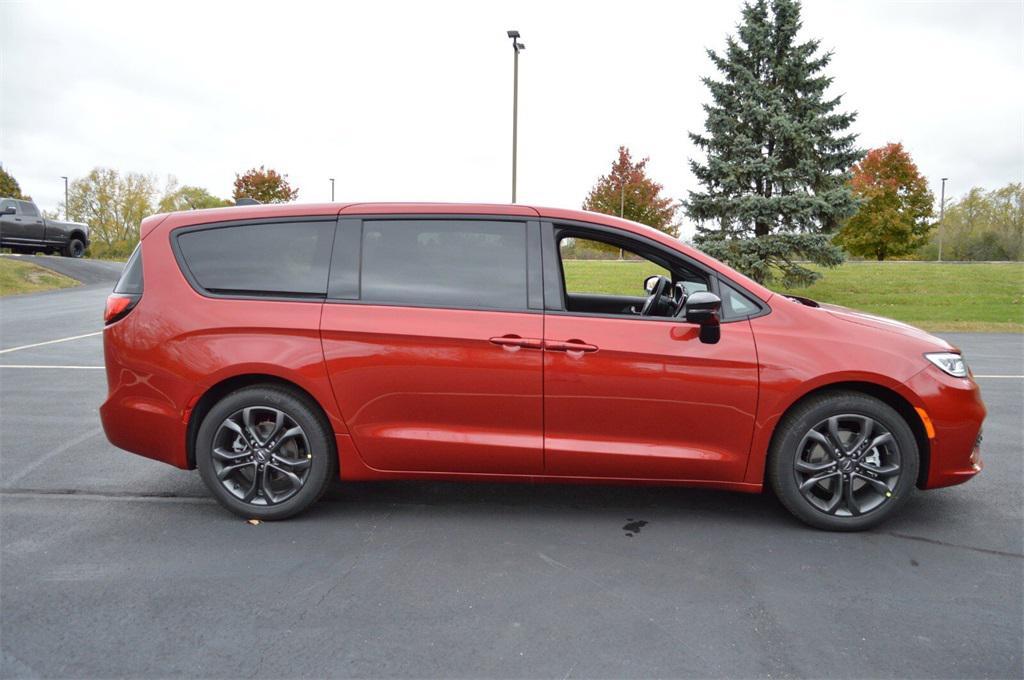 new 2026 Chrysler Pacifica car, priced at $41,797