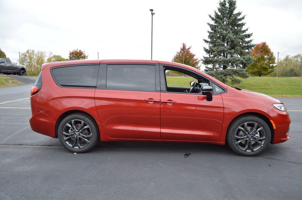 new 2026 Chrysler Pacifica car, priced at $41,797