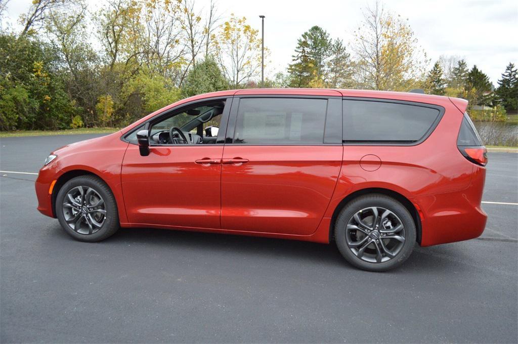 new 2026 Chrysler Pacifica car, priced at $41,797