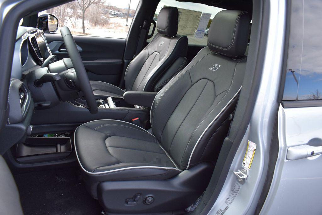 new 2026 Chrysler Pacifica car, priced at $54,530