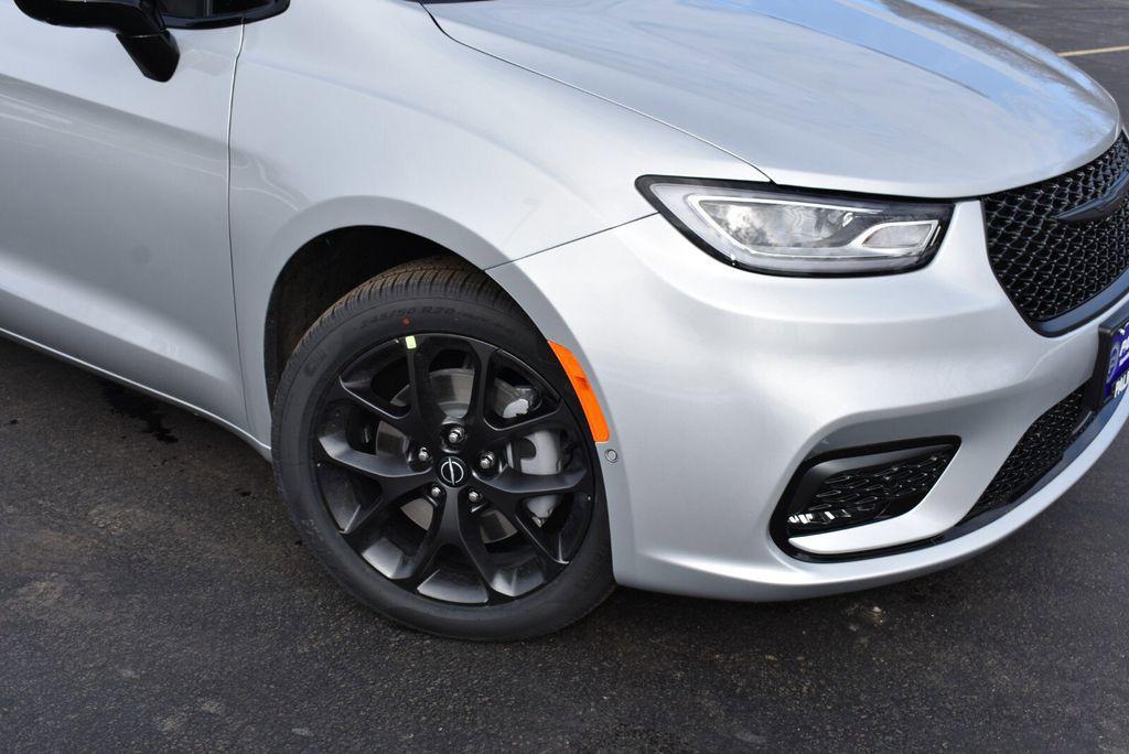 new 2026 Chrysler Pacifica car, priced at $54,530