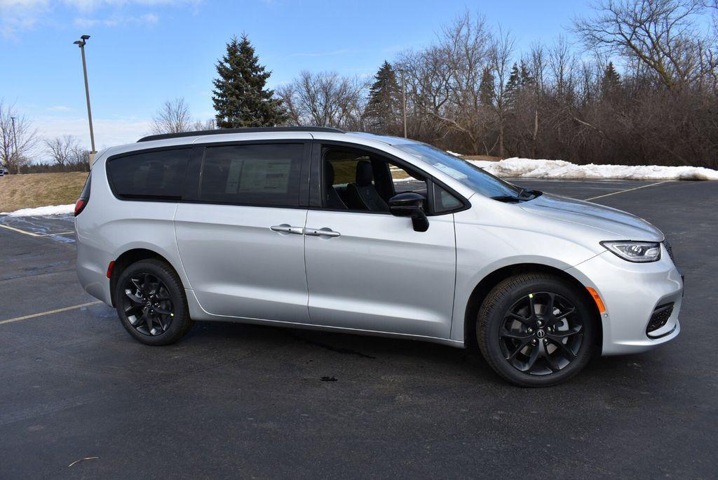 new 2026 Chrysler Pacifica car, priced at $54,530