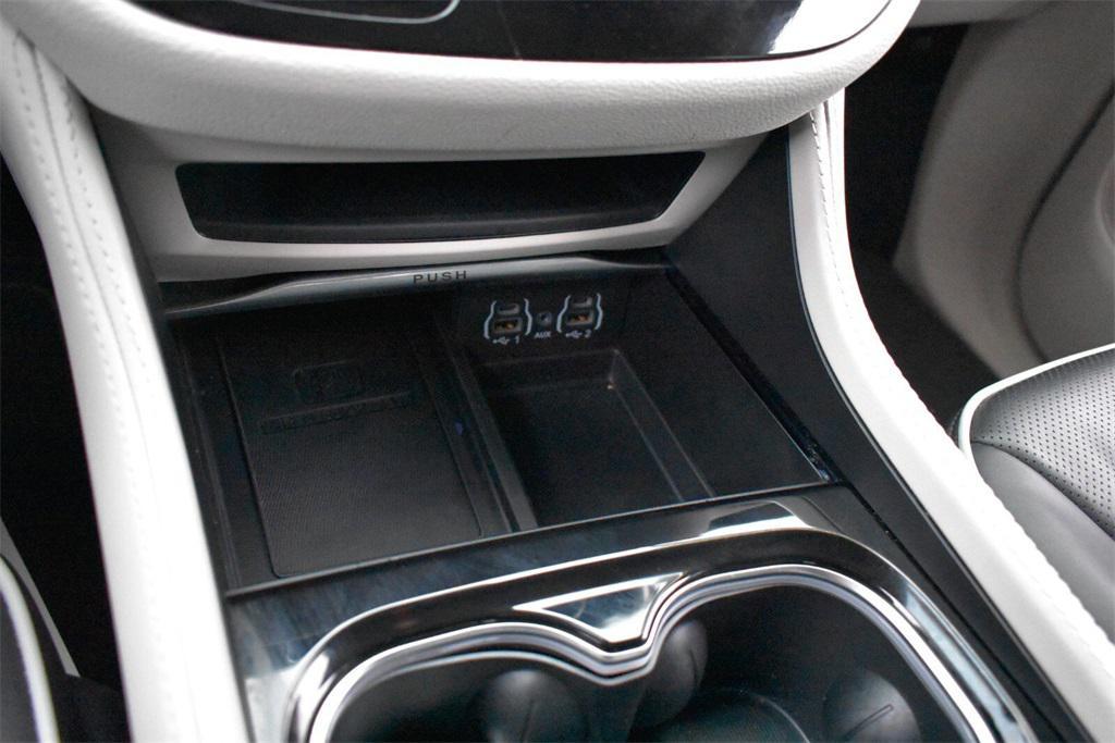 used 2024 Chrysler Pacifica car, priced at $37,698