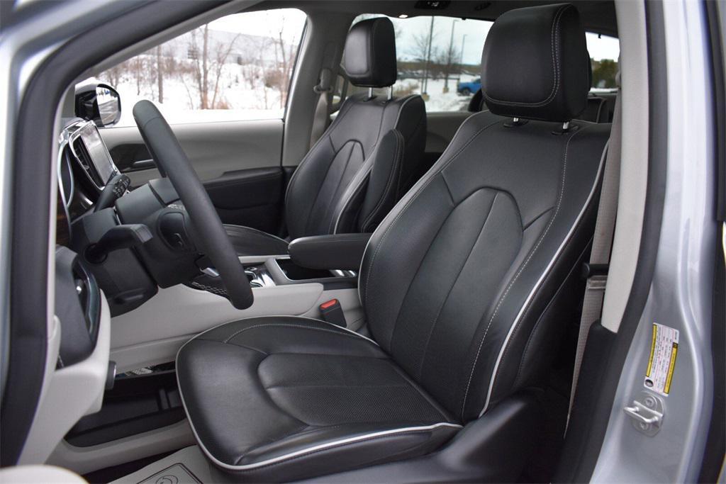 used 2024 Chrysler Pacifica car, priced at $37,698