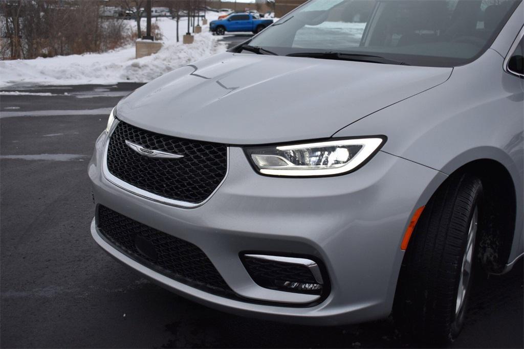 used 2024 Chrysler Pacifica car, priced at $37,698