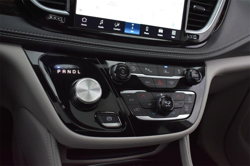 used 2024 Chrysler Pacifica car, priced at $37,698