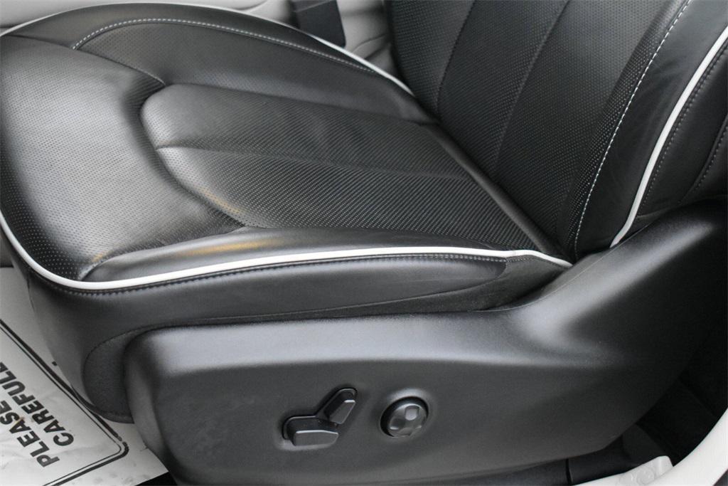 used 2024 Chrysler Pacifica car, priced at $37,698