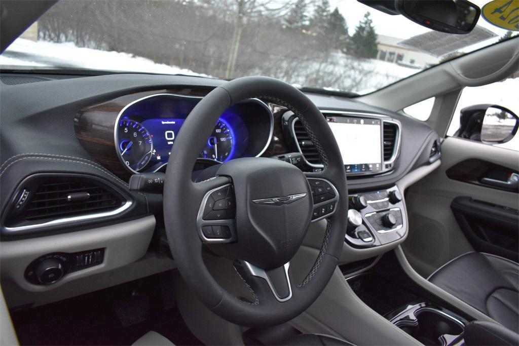 used 2024 Chrysler Pacifica car, priced at $37,698