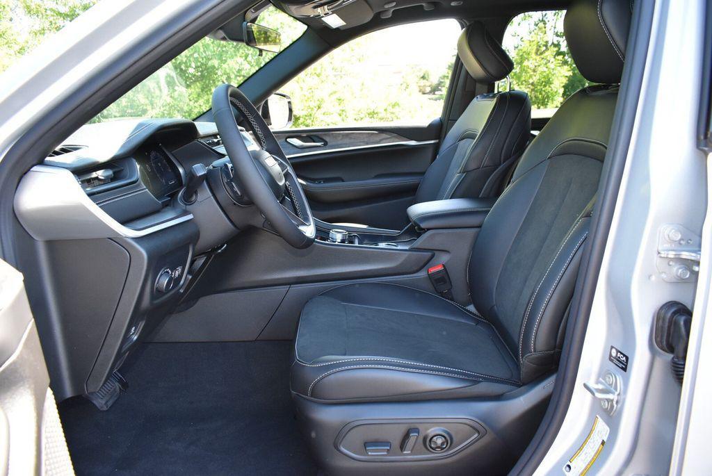 new 2026 Jeep Grand Cherokee car, priced at $42,138