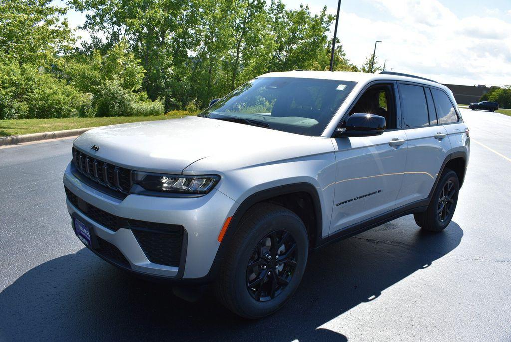 new 2026 Jeep Grand Cherokee car, priced at $42,138