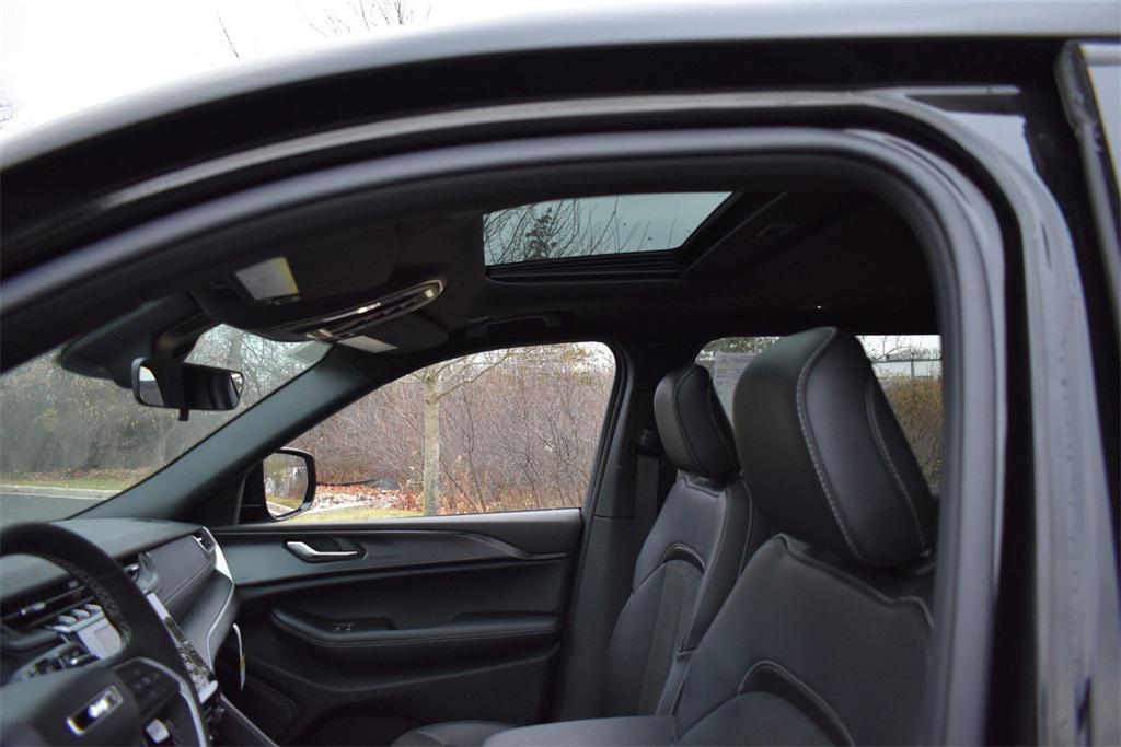 new 2025 Jeep Grand Cherokee L car, priced at $42,999