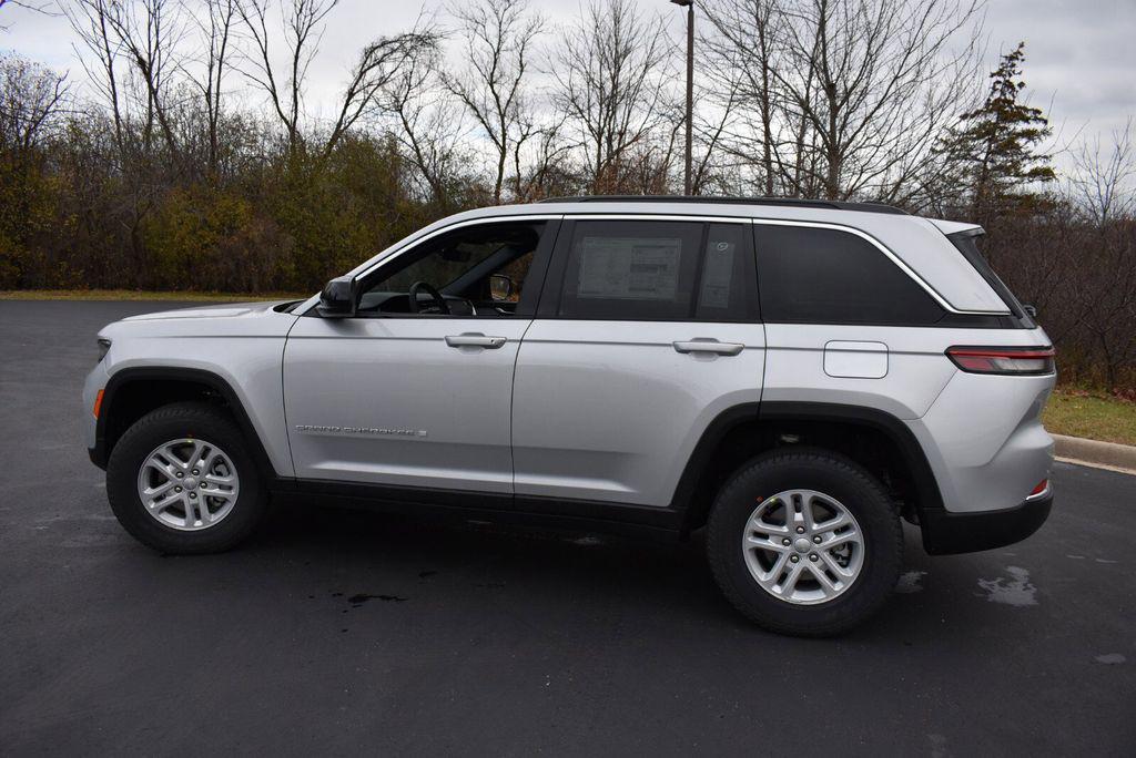 new 2025 Jeep Grand Cherokee car, priced at $33,990