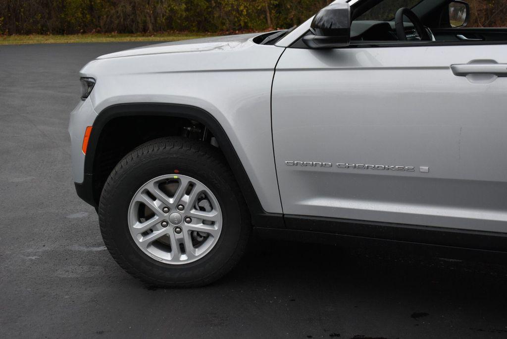 new 2025 Jeep Grand Cherokee car, priced at $33,990