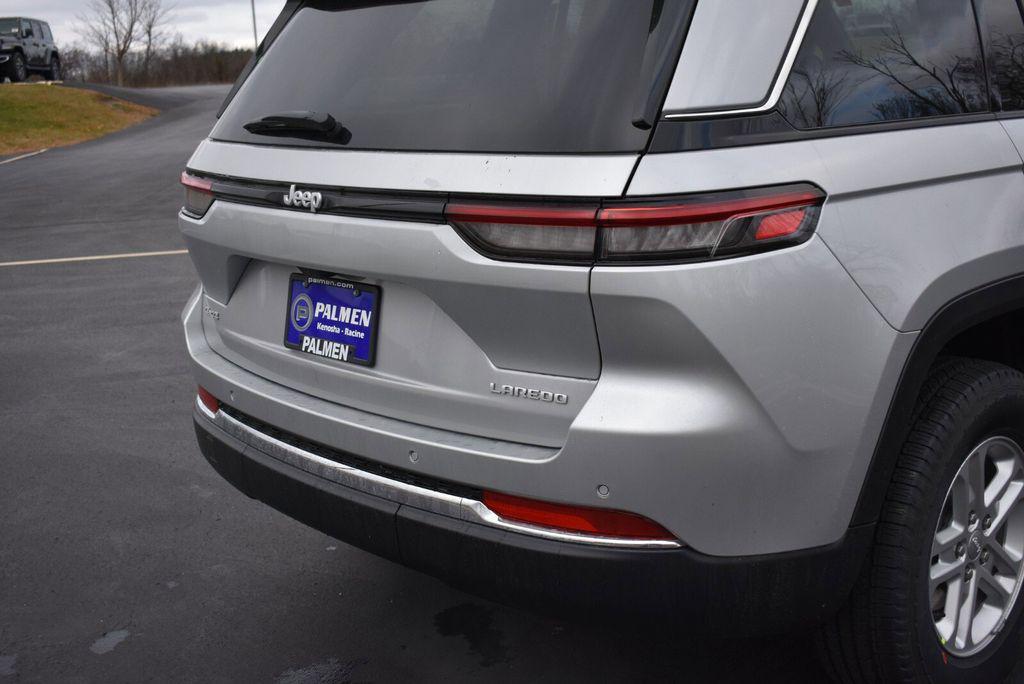 new 2025 Jeep Grand Cherokee car, priced at $33,990