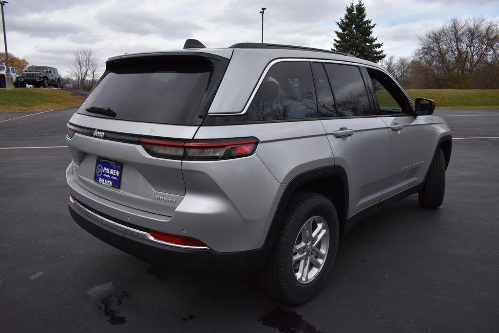 new 2025 Jeep Grand Cherokee car, priced at $33,990