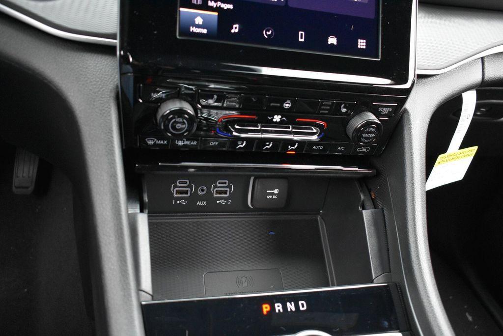 new 2025 Jeep Grand Cherokee car, priced at $33,990