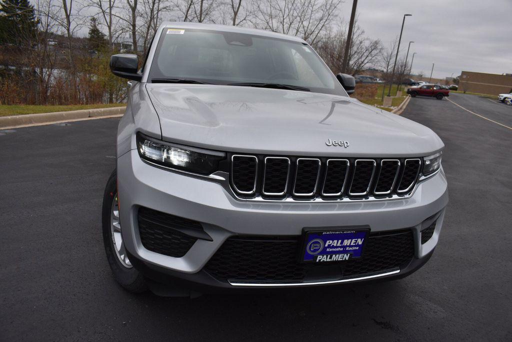 new 2025 Jeep Grand Cherokee car, priced at $33,990