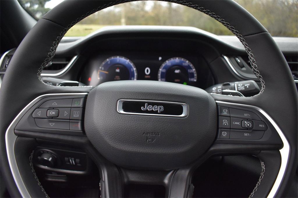 new 2025 Jeep Grand Cherokee car, priced at $37,999