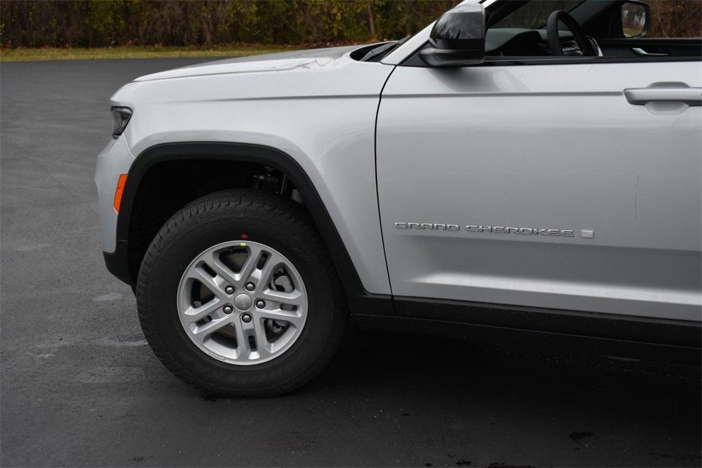 new 2025 Jeep Grand Cherokee car, priced at $37,999