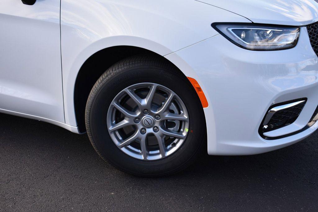 new 2026 Chrysler Pacifica car, priced at $40,992