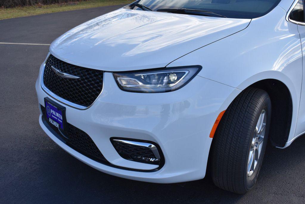 new 2026 Chrysler Pacifica car, priced at $40,992