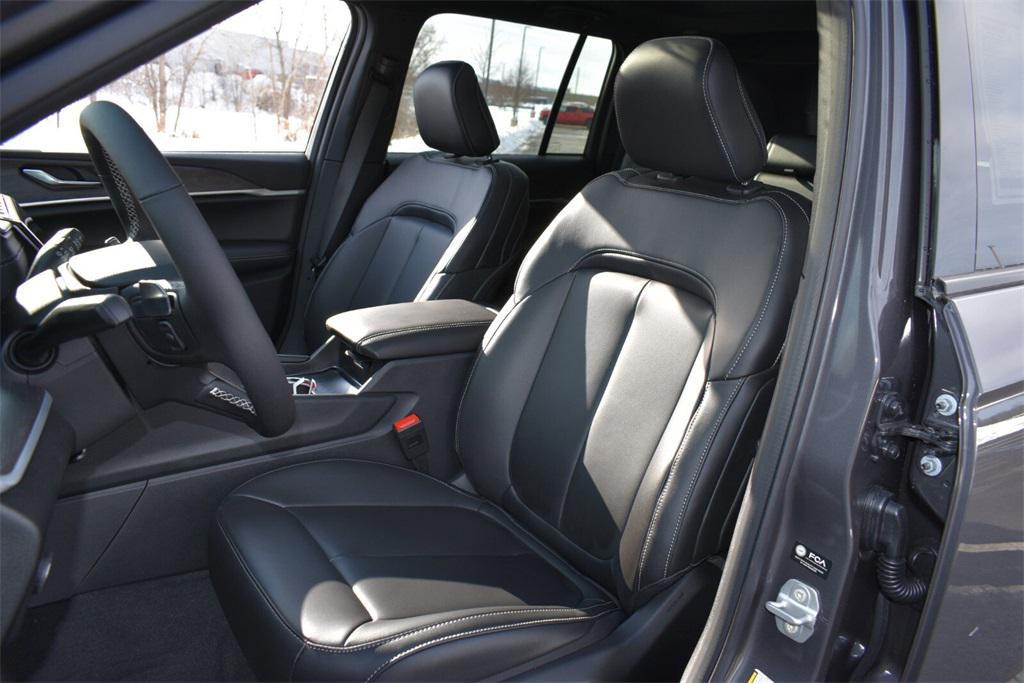 new 2025 Jeep Grand Cherokee car, priced at $42,499