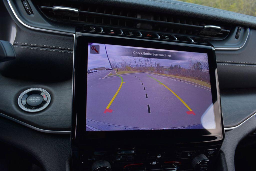 new 2025 Jeep Grand Cherokee car, priced at $38,999