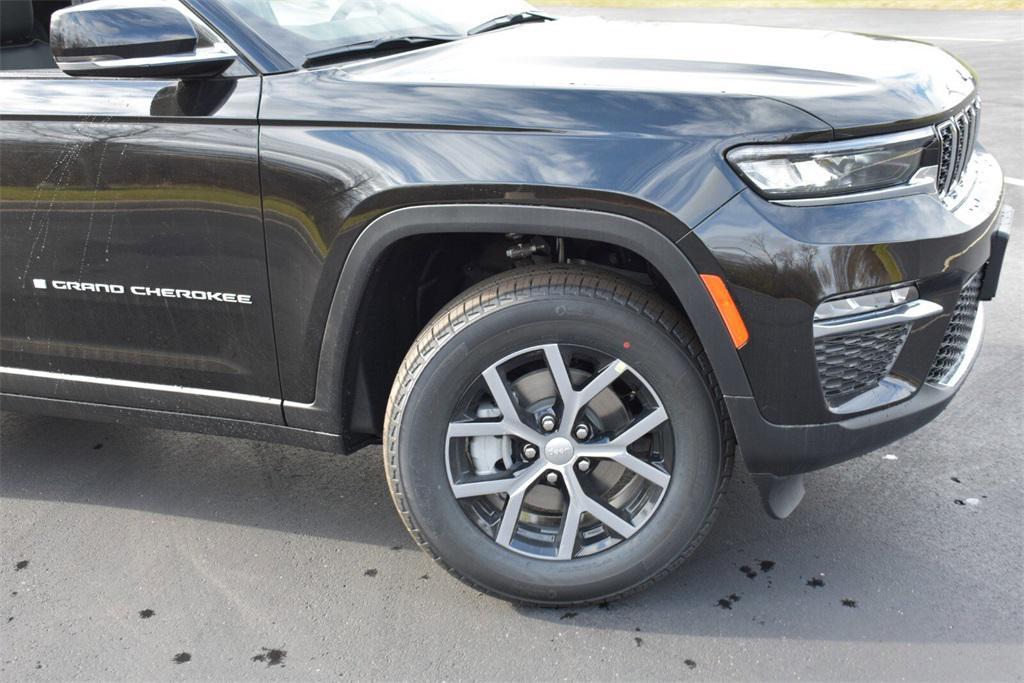 new 2025 Jeep Grand Cherokee car, priced at $42,999