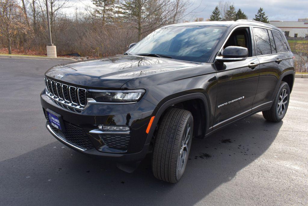 new 2025 Jeep Grand Cherokee car, priced at $38,999