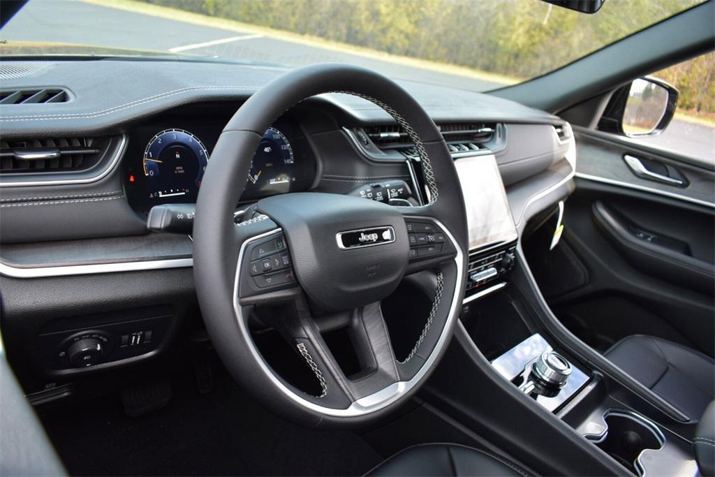 new 2025 Jeep Grand Cherokee car, priced at $42,999