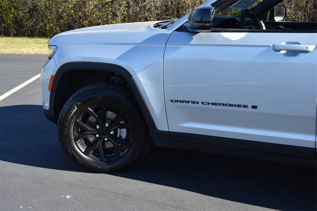 used 2024 Jeep Grand Cherokee car, priced at $30,919