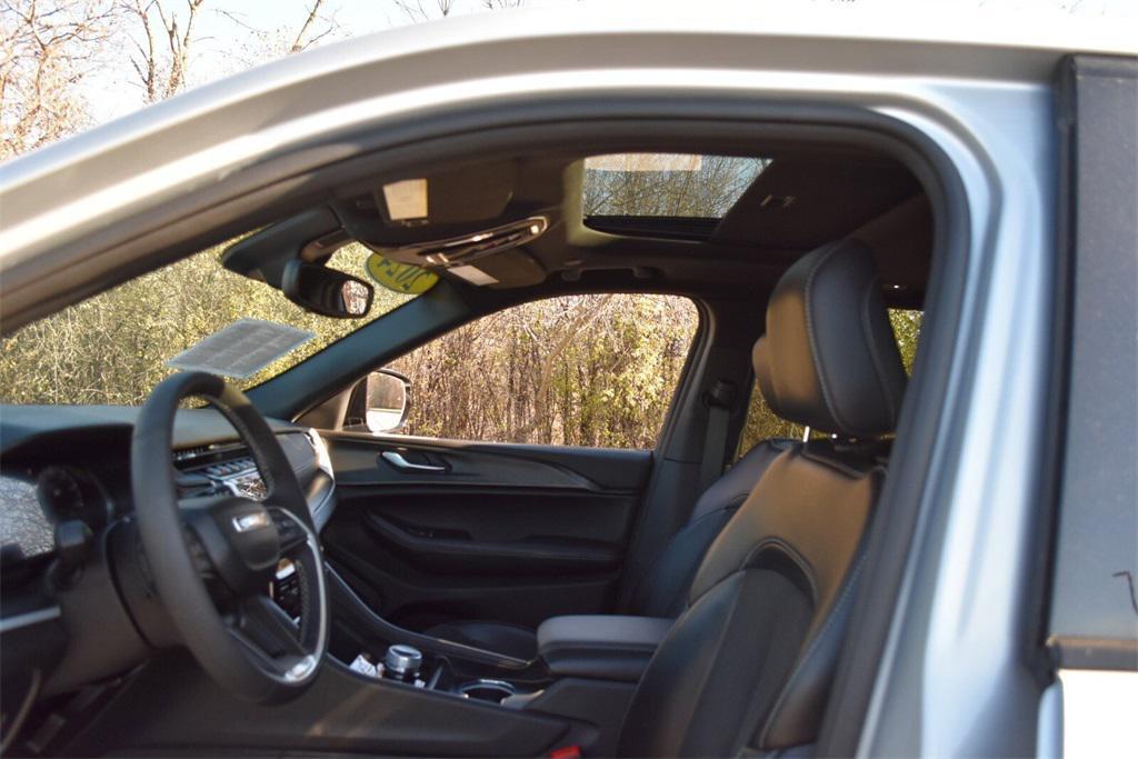 used 2024 Jeep Grand Cherokee car, priced at $30,919