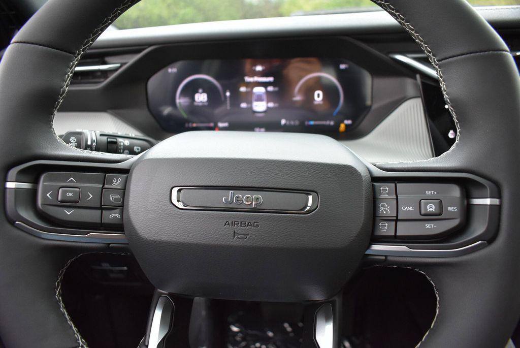 new 2026 Jeep Cherokee car, priced at $39,699